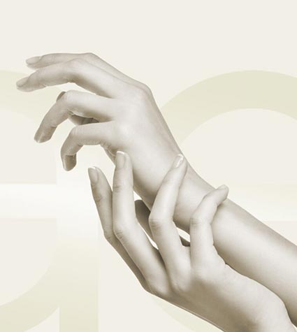 weibliche Hände symbolisieren die Ganglion-Behandlung in Tübingen