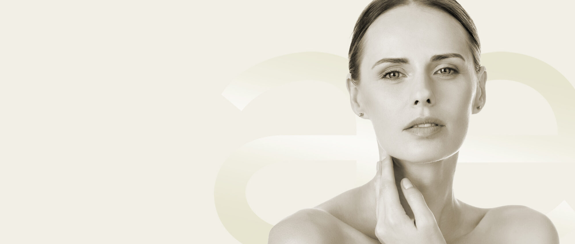 Junge Frau symbolisiert Hylase-Behandlung im Aestheticum Tübingen