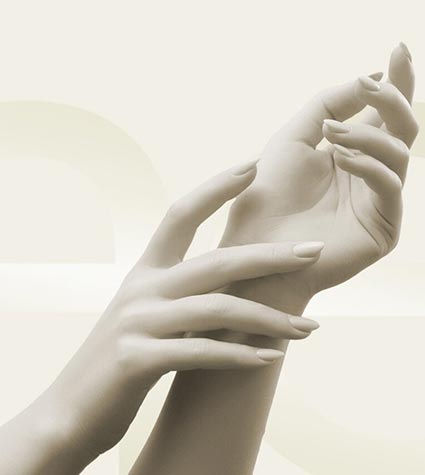 weibliche Hände symbolisieren die Behandlung des Karpaltunnelsyndroms in Tübingen