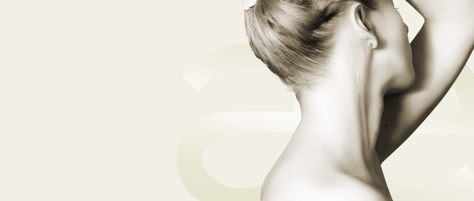 Narbe auf weiblichem Hals, symbolisiert Narbenkorrektur in Tübingen