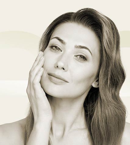 Weibliches Gesicht symbolisiert Microneedling in Tübingen